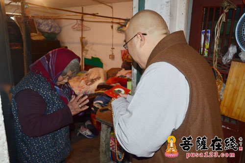 重元寺-新春来临之际苏州重元寺走访慰问贫困家庭