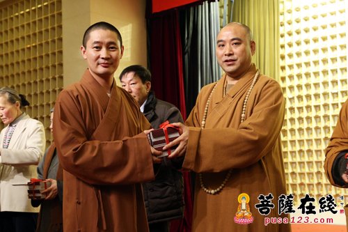 上海市佛教协会举行第十一届第二次理事会议暨上海佛教教职人员证书颁发仪式