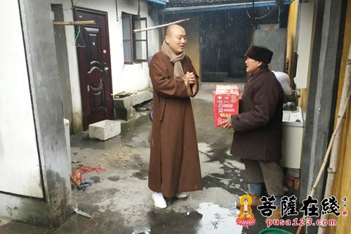 佛教-绍兴柯桥区佛教协会开展“送温暖 献爱心”活动