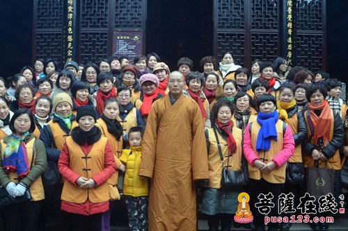正能量-春节前夕 安福利生怀老组义工一行走访慰问老人们