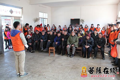 孤寡老人-新春佳节 “善财之家大学生义工团”用爱关怀孤寡老人