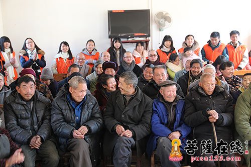 孤寡老人-新春佳节 “善财之家大学生义工团”用爱关怀孤寡老人