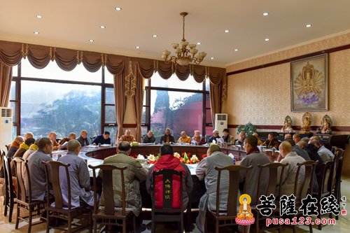 佛教-峨眉山佛协召开第十届常务理事会第一次会议