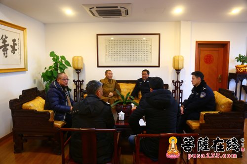 宁国-上海市徐汇区公安分局常务副局长张警一行赴宁国禅寺检查安全工作