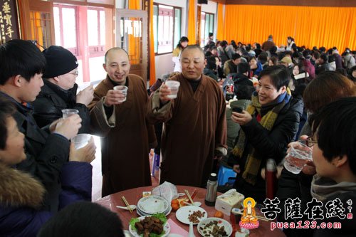 年夜饭-上海性觉寺举行年夜饭答谢暨春节慰问活动