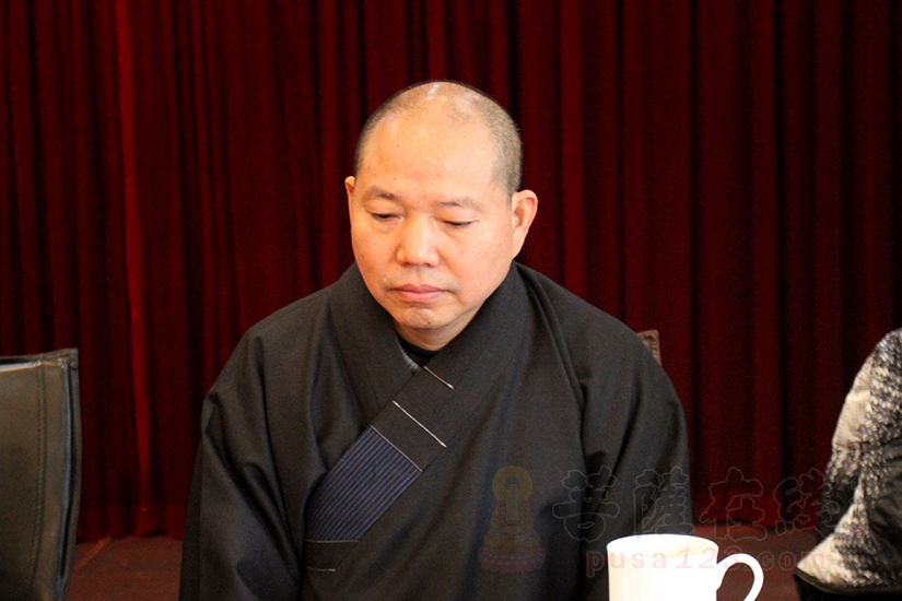 中国佛教协会副会长,上海市慈善基金会副理事长,玉佛禅寺方丈觉醒大