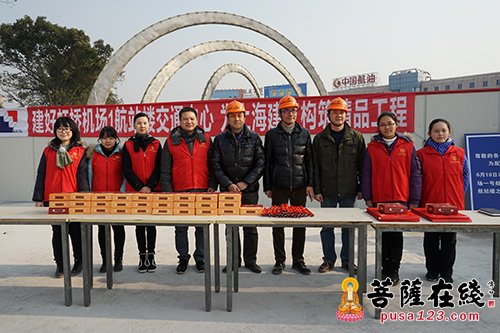 上海觉群文教基金会赴市政工地送新春祝福