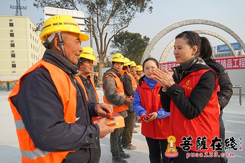 上海觉群文教基金会赴市政工地送新春祝福