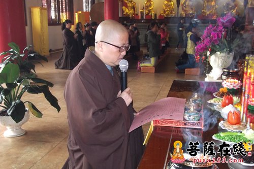 海口-海口泰华庵僧俗两众佛弟子举行新年联欢