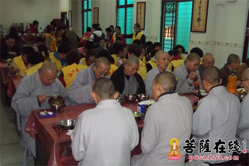 海口-海口泰华庵僧俗两众佛弟子举行新年联欢
