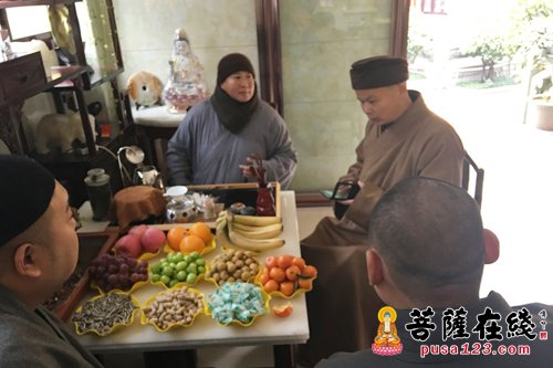 佛教-新春暖人心 泰州市佛教协会慰问领导班子成员