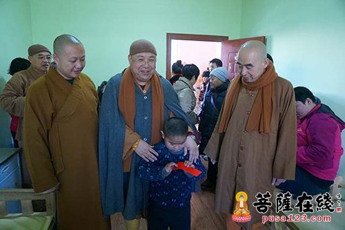 佛教-辽宁省绥中县佛教协会开展新春“送温暖、献爱心”活动