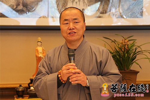 60多位空巢老人走进古刹灵隐 共话新春欢喜团年