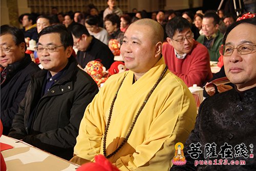 上海玉佛禅寺举行2016年“温暖除夕夜”慈善晚会