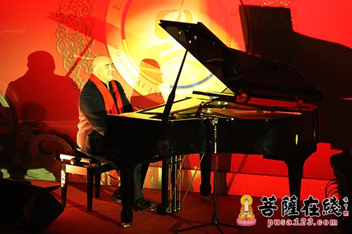 上海玉佛禅寺举行2016年“温暖除夕夜”慈善晚会