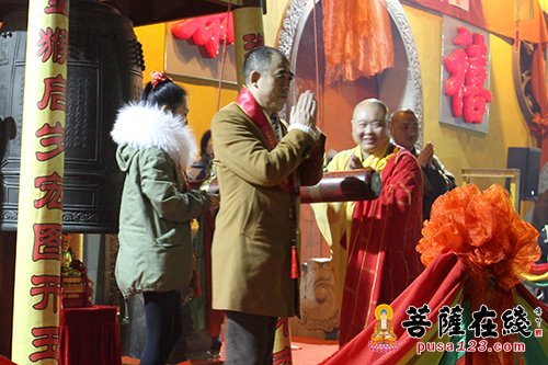 上海玉佛禅寺举行2016年“温暖除夕夜”慈善晚会