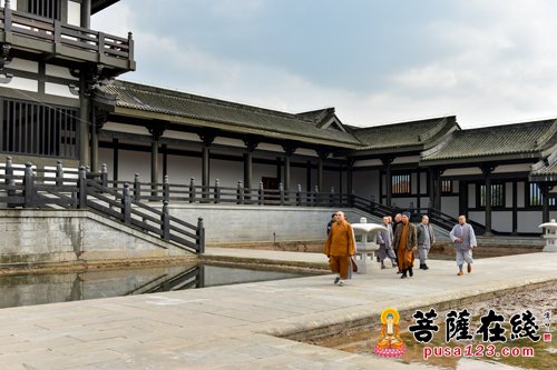 佛教-峨眉山佛教协会会长永寿大和尚一行赴柳江光明寺慰问