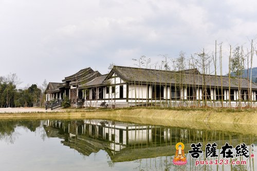 佛教-峨眉山佛教协会会长永寿大和尚一行赴柳江光明寺慰问