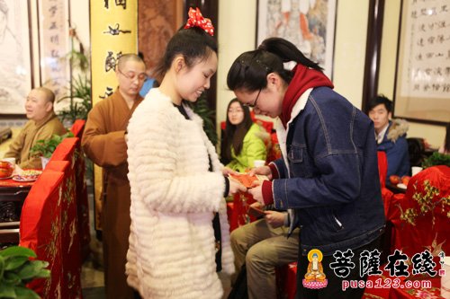 上海玉佛禅寺2016“新春帮困助学金颁发仪式”举行