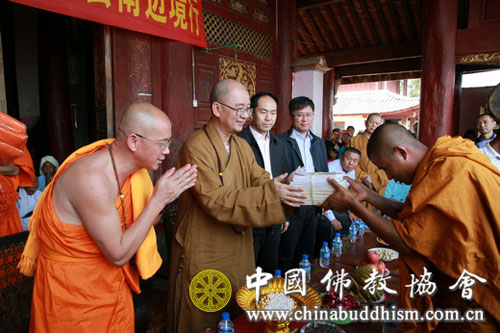 佛教-中国佛教协会赴云南沧源县金龙寺、班老总佛寺
