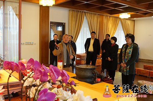 上海市副市长翁铁慧一行前往东海观音寺视察指导