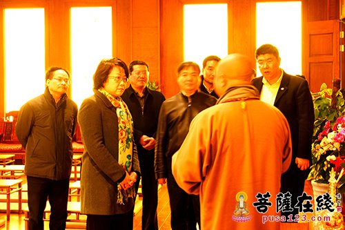 上海市副市长翁铁慧一行前往东海观音寺视察指导