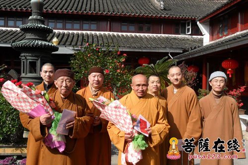 普陀山-俊生长老与果东长老寿诞 普陀山佛协领导赴杨枝禅林慰问