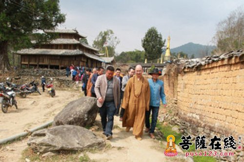 佛教-中国佛教协会赴云南芒捧佛寺、帮外小组佛寺开展