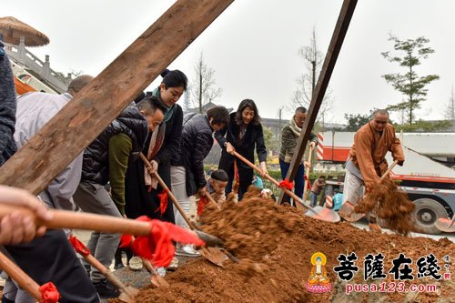 峨眉山-建设生态文明 峨眉山佛子为名山植树添绿