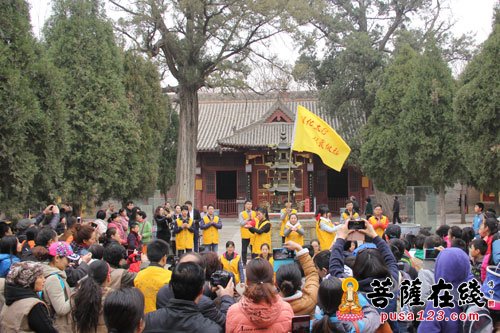 太行山-“种下吉祥树 绿化太行山”邢台玉泉寺大型植树活动