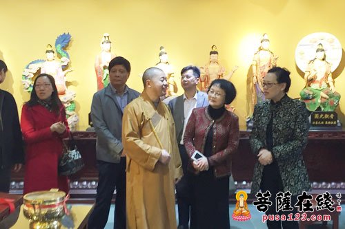上海市人大侨民宗委主任委员张丽丽一行赴二严寺调研
