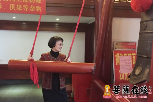 上海市人大侨民宗委主任委员张丽丽一行赴二严寺调研