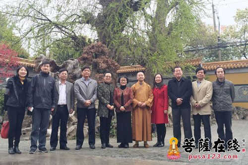 上海市人大侨民宗委主任委员张丽丽一行赴二严寺调研