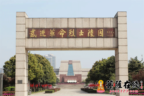 佛教-常州市武进区佛协、宝林禅寺法师向革命先烈敬献花圈