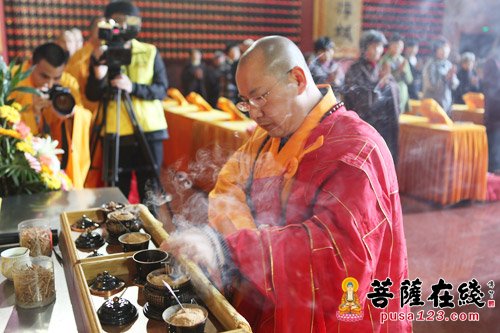 上海东林寺举行清明《地藏宝忏》法会