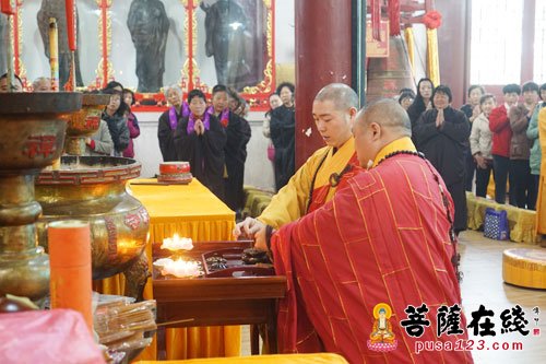佛教-上海金山区佛教协会于松隐禅寺举行扫塔祭祖活动