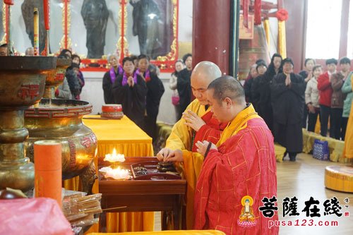 佛教-上海金山区佛教协会于松隐禅寺举行扫塔祭祖活动