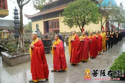 佛教-上海金山区佛教协会于松隐禅寺举行扫塔祭祖活动