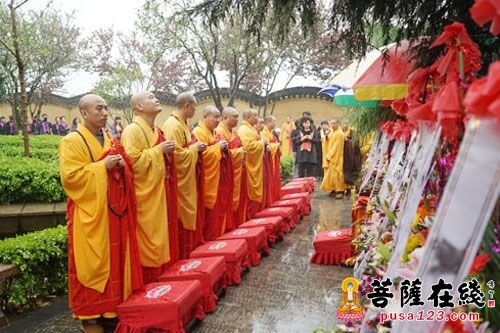 佛教-上海金山区佛教协会于松隐禅寺举行扫塔祭祖活动