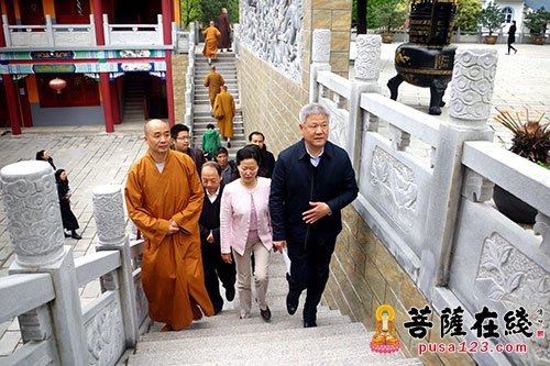 人大常委会-湖北省人大常委会调研组一行莅临清元禅寺调研考察