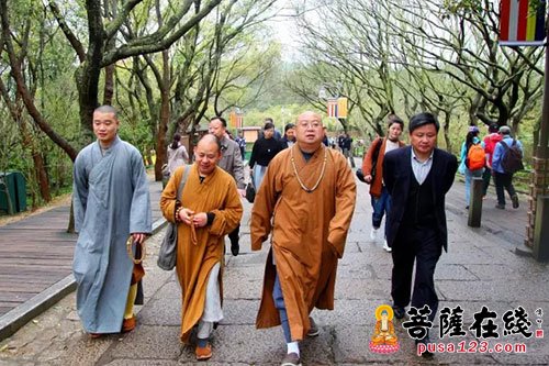 佛教-湖北省佛协正慈会长率团赴普陀山参访交流