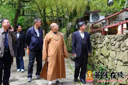 佛教-湖北省佛协正慈会长率团赴普陀山参访交流