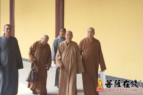 佛教-上海洪福寺圣怀法师一行参拜灵山大佛