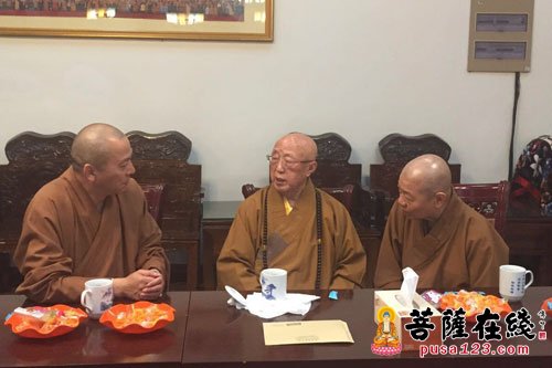佛教-上海洪福寺圣怀法师一行参拜灵山大佛