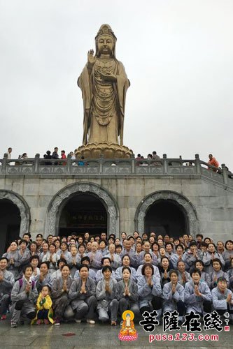 日上午7時,在長壽庵住持惟淨法師組織帶領下,來自蘇州,崑山,寧波,溫嶺