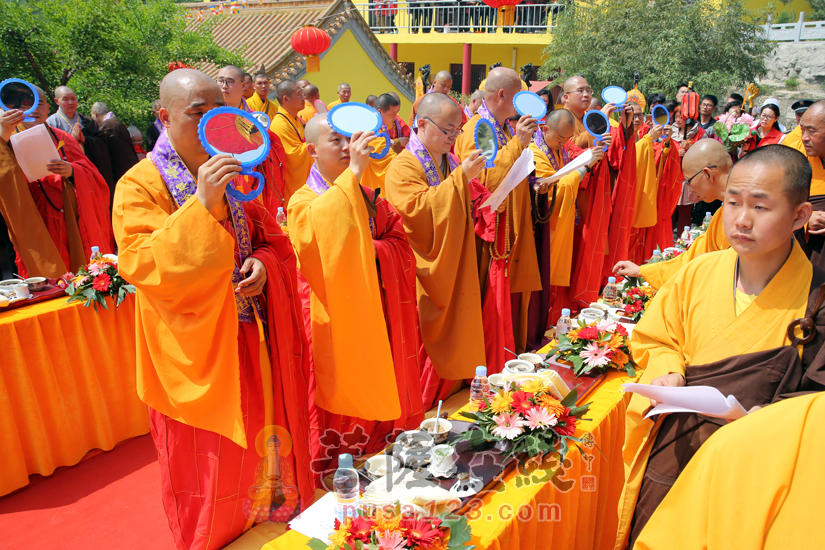【高清图集】山东法云寺举行纪念明哲长老九秩晋一冥诞暨舍利金殿安奉