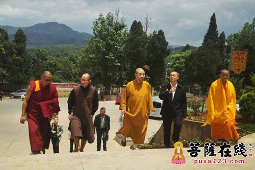 佛教-武汉市佛协会长隆醒大和尚一行赴云南省佛协参访