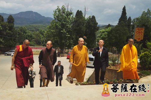 佛教-武汉市佛教协会会长隆醒大和尚一行参访云南佛教界圆满