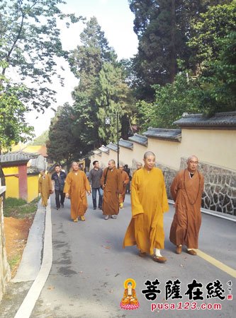 佛教-武汉市佛教协会会长隆醒大和尚一行参访云南佛教界圆满