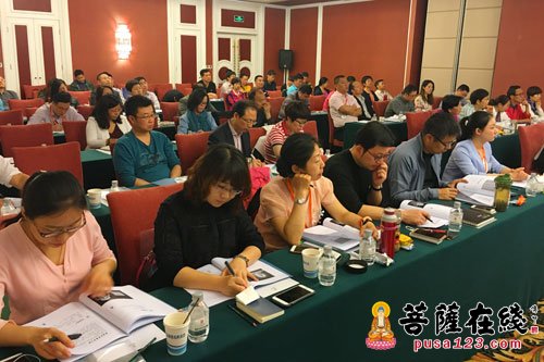 佛教-吴言生教授应邀在北京世纪名家讲堂讲授《心经》智慧